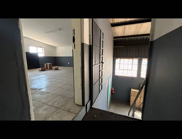486M² WAREHOUSE TO LET IN SPARTAN